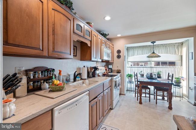 7720 Bristol Square Ct, Townhouse with 3 bedrooms, 4 bathrooms and null parking in Springfield VA | Image 9