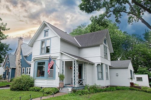 72 W Mill St, Winona, MN, 55987-3670 | Card Image
