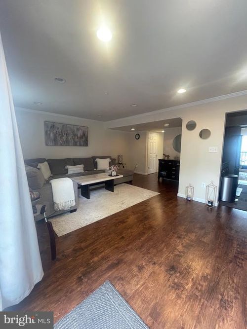 8950 Continental Pl, HYATTSVILLE, MD, 20785-4730 | Card Image