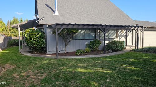 1905 Colorado Ln, Grants Pass, OR, 97527-5734 | Card Image