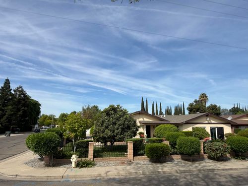 1047 S Linwood Street, Visalia, CA, 93277 | Card Image