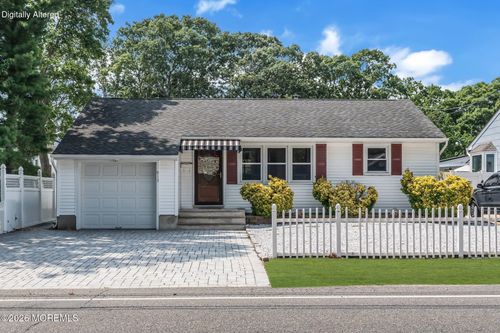 913 River Ave, Point Pleasant Boro, NJ, 08742-3652 | Card Image