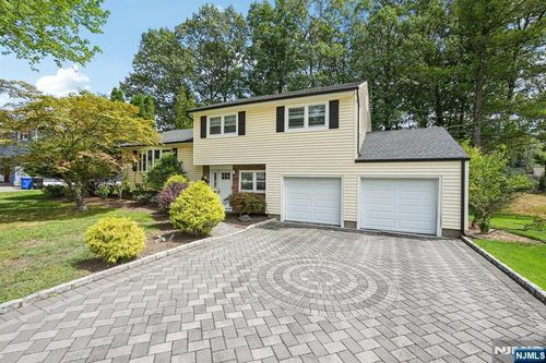 63 Crestmont Rd, West Orange, NJ, 07052-1626 | Card Image
