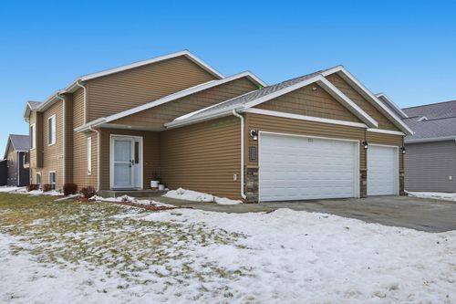 3053 38th Ave S, Moorhead, MN, 56560-6038 | Card Image