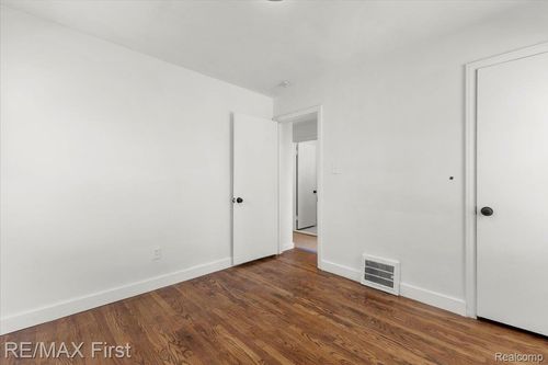 1602 Hoffman Ave, Royal Oak, MI, 48067-3485 | Card Image