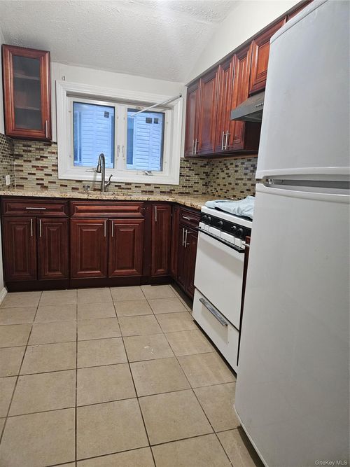 2-150-24 121 Avenue, New York, NY, 11434 | Card Image