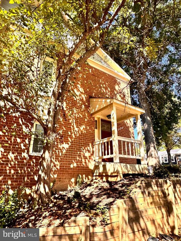 Residential Lease in MONTGOMERY VILLAGE 2