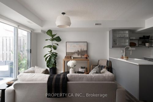 133-25 Turntable Cres, Toronto, ON, M6H4K8 | Card Image