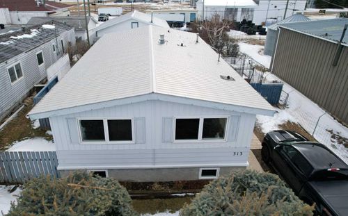 313 3 Ave E, Hanna, AB, T0J1A0 | Card Image