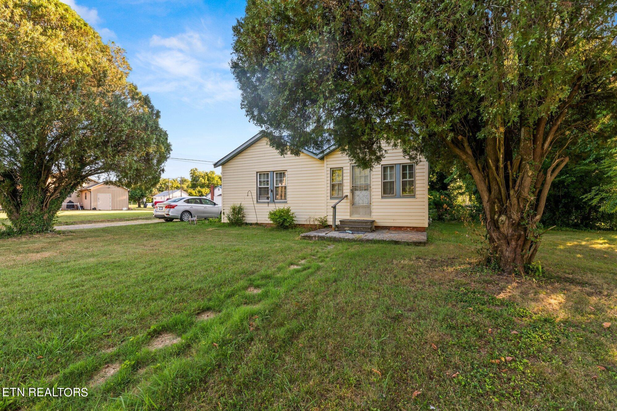 Richardson St, Athens, TN 37303