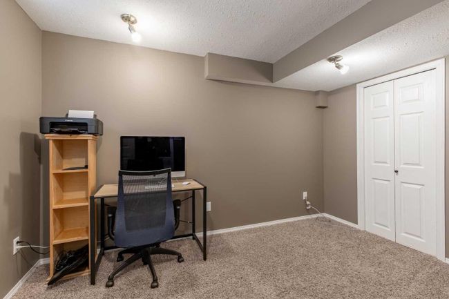 215 Heritage Court W, Home with 4 bedrooms, 2 bathrooms and 2 parking in Lethbridge AB | Image 27