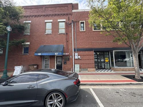 107 W King St, Dalton, GA, 30720-4221 | Card Image