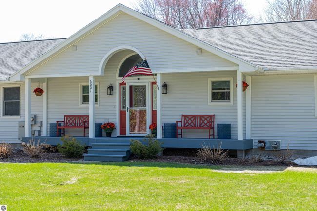 6001 N Silver Pines Dr, House other with 3 bedrooms, 2 bathrooms and null parking in Bellaire MI | Image 13