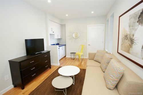 apt-5e-215 E Broadway, Long Beach, NY, 11561-4249 | Card Image