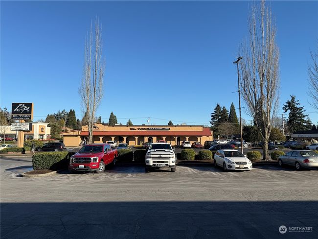 Parking lot of the shop | Image 16