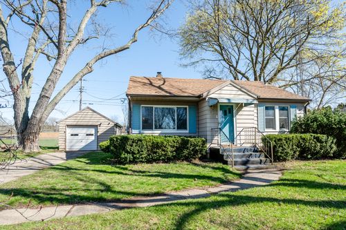 471 Dale Ave, Benton Harbor, MI, 49022-7017 | Card Image