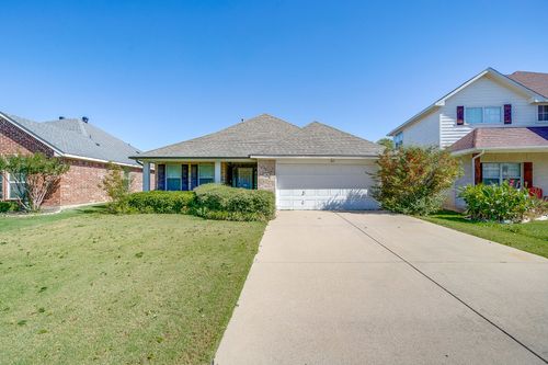 3025 Shoreline Dr, Burleson, TX, 76028-8314 | Card Image