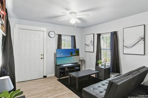 1105 Delgado St, San Antonio, TX, 78207-1507 | Card Image