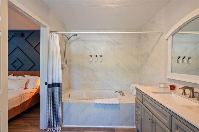 3610 Avenue P 1/2, House other with 3 bedrooms, 2 bathrooms and null parking in Galveston TX | Image 22