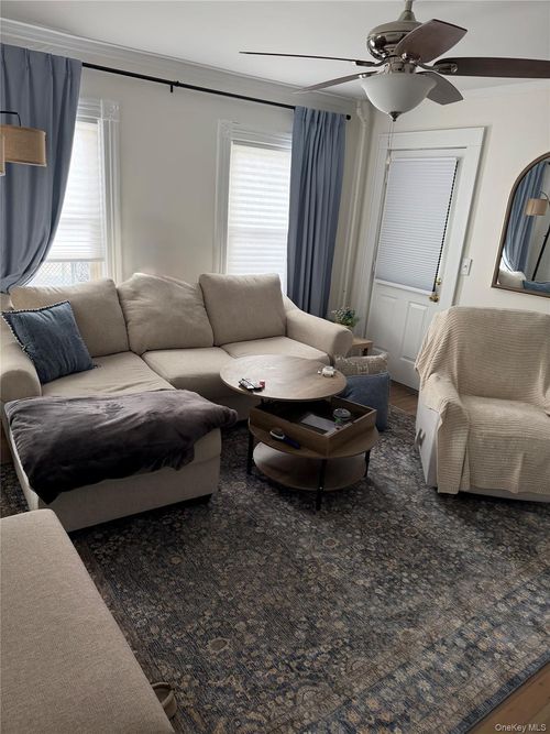 31 Ireland Pl, Babylon, NY, 11704-6614 | Card Image