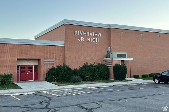 Highly rated nearby schools | Image 28