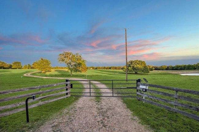 Entry to the property with electronic gate. | Image 43