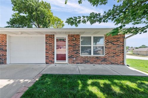 105 Basswood Ct, Smithville, MO, 64089-8470 | Card Image
