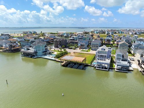 414 Jeanie Lynne Cir, Tiki Island, TX, 77554 | Card Image