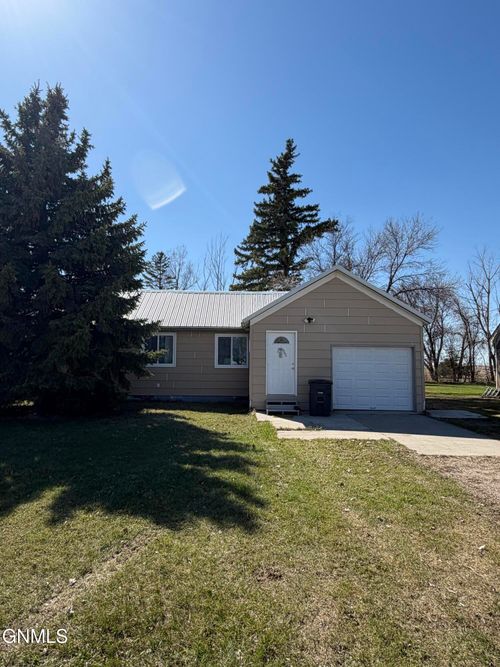 413 N Main St, Crosby, ND, 58730-3102 | Card Image