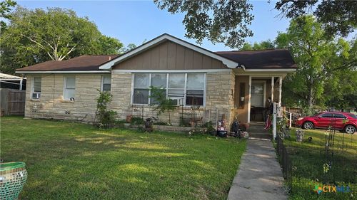 701 E Anaqua Ave, Victoria, TX, 77901-3303 | Card Image