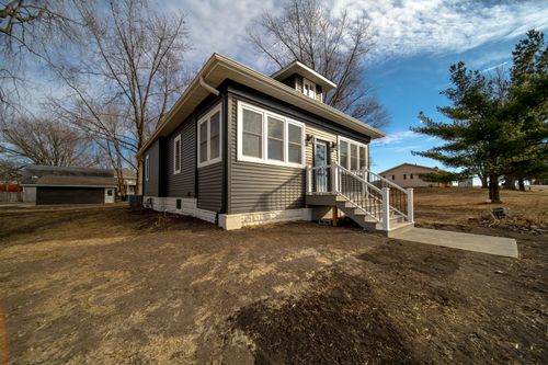 738 1st St, West Brooklyn, IL, 61378-9707 | Card Image