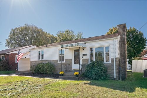 1012 39th St, Vienna, WV, 26105-2748 | Card Image