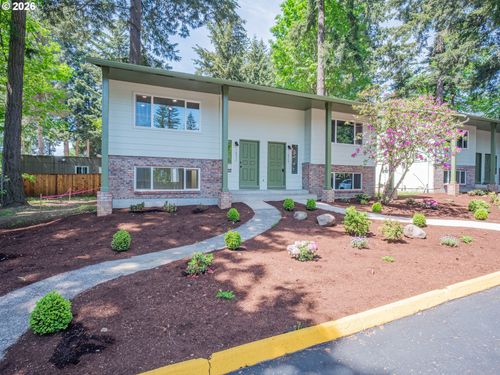 16927 Ne Glisan St, Portland, OR, 97230-6252 | Card Image