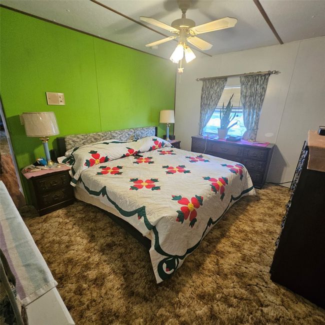 I bet owner quilted that bed spreed | Image 15