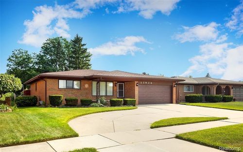 13936 Brougham Dr, Sterling Heights, MI, 48312-4302 | Card Image