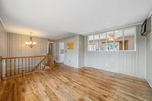 184 Mohawk Ave, Deer Park, NY, 11729-1702 | Card Image