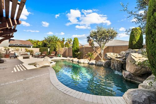 6792 Loyola Dr, Huntington Beach, CA, 92647-4052 | Card Image