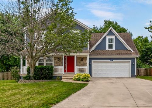 1129 Sw Georgetown Dr, Lee's Summit, MO, 64082-4827 | Card Image