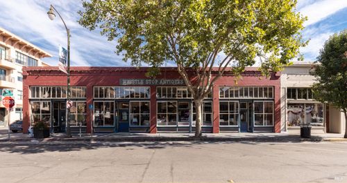 130 4th St, Santa Rosa, CA, 95401-6212 | Card Image
