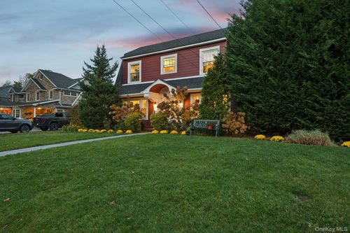 30 School St, East Williston, NY, 11596-2029 | Card Image