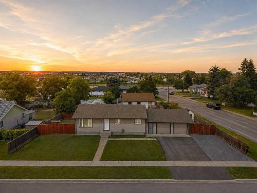 4814 Lorne Ave, Blackfalds, AB, T0M | Card Image