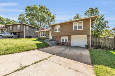 Tri-level home with a front yard and a garage | Image 3