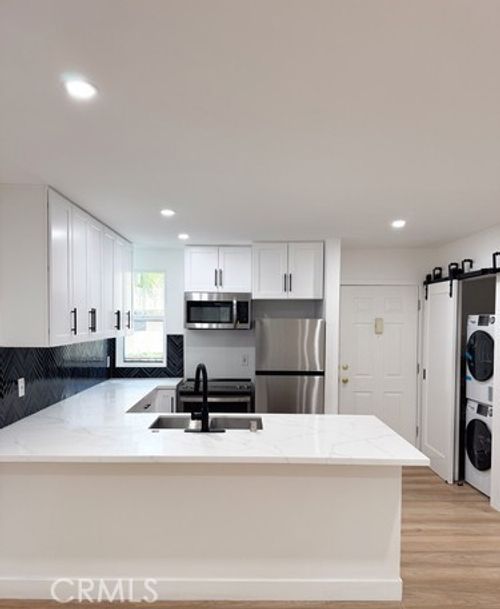 apt-204-17000 Burbank Blvd, Encino, CA, 91316-1800 | Card Image