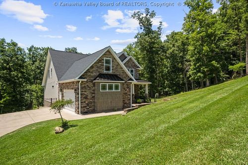 175 Stardust Dr, Scott Depot, WV, 25560-8403 | Card Image