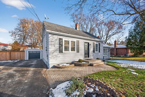 29 Victory Dr, Mount Albert, ON, L0G1M0 | Card Image