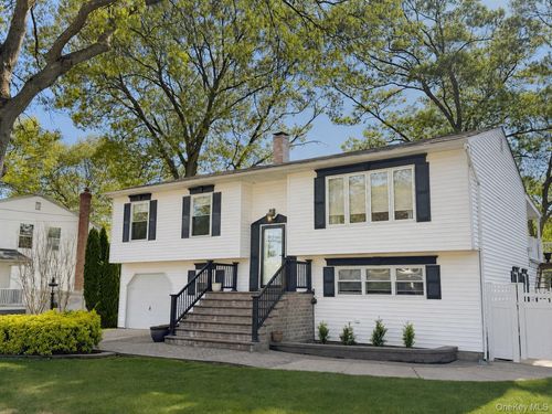 72 Avenue B, Holbrook, NY, 11741-1443 | Card Image