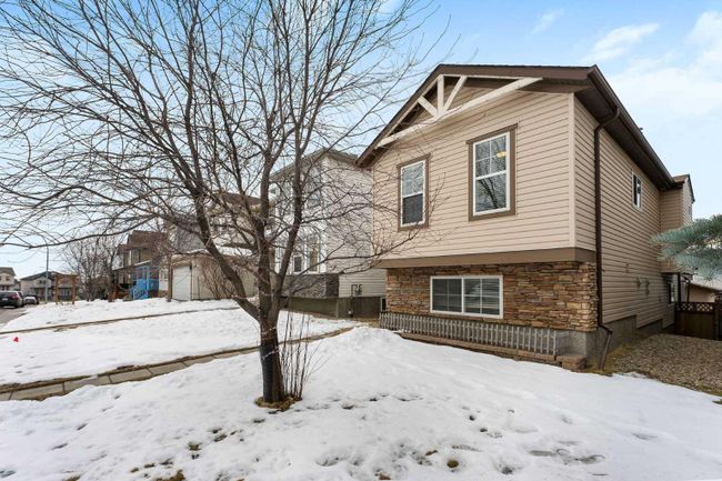 244 Covemeadow Road Ne, Home with 3 bedrooms, 2 bathrooms and 1 parking in Calgary AB | Image 3