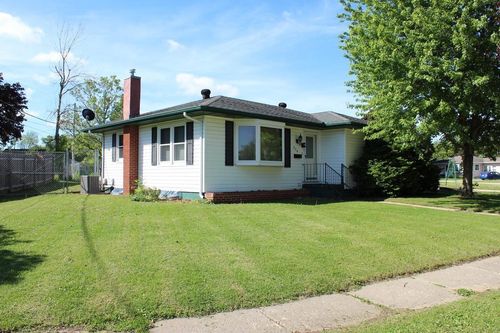 204 Charles St, Charles City, IA, 50616-3312 | Card Image