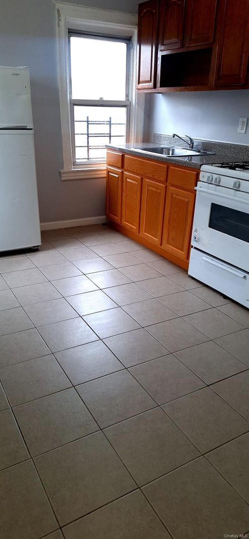 2r-329 Beach 29th St, Far Rockaway, NY, 11691-2107 | Card Image