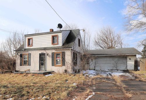 3056 Shaw St, Burton, MI, 48529-1032 | Card Image